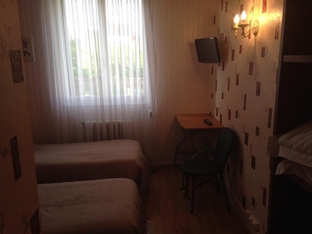 Arcantis Hotel La Residence Cergy Quarto foto