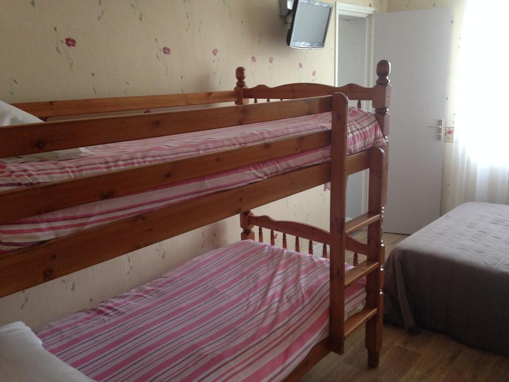 Arcantis Hotel La Residence Cergy Quarto foto