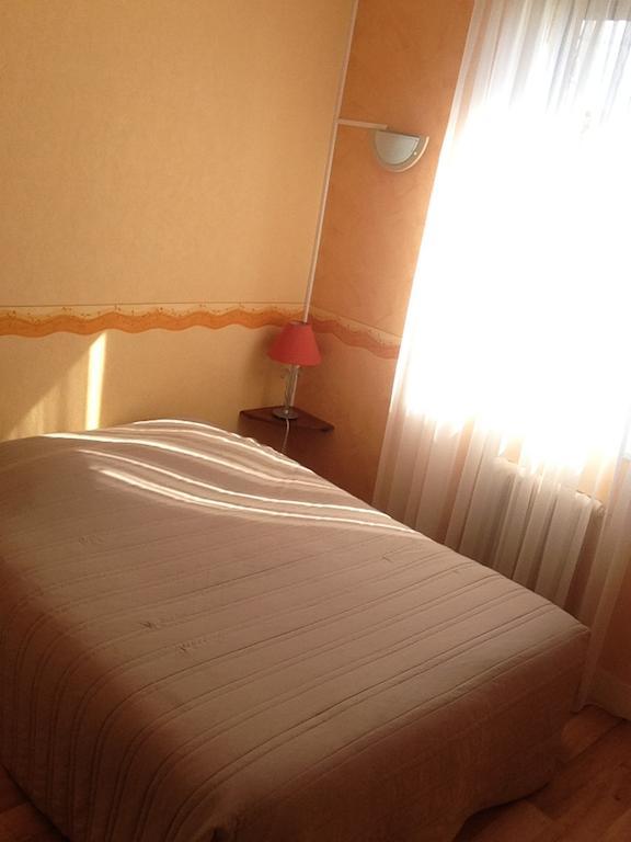 Arcantis Hotel La Residence Cergy Quarto foto