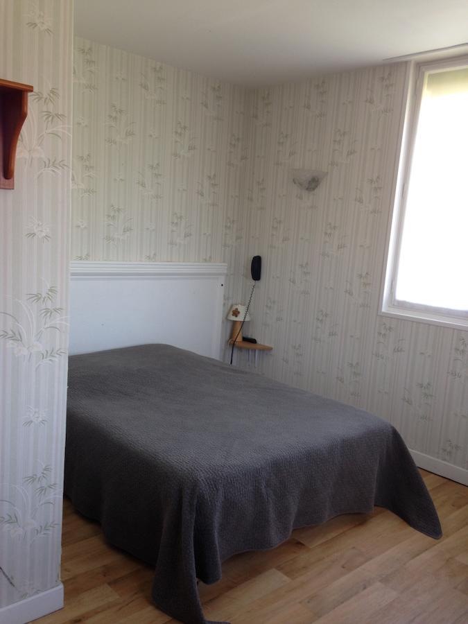 Arcantis Hotel La Residence Cergy Quarto foto