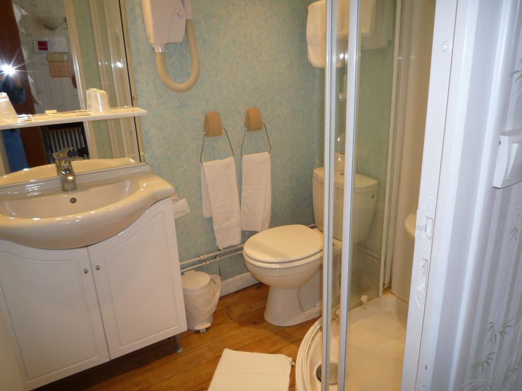 Arcantis Hotel La Residence Cergy Quarto foto